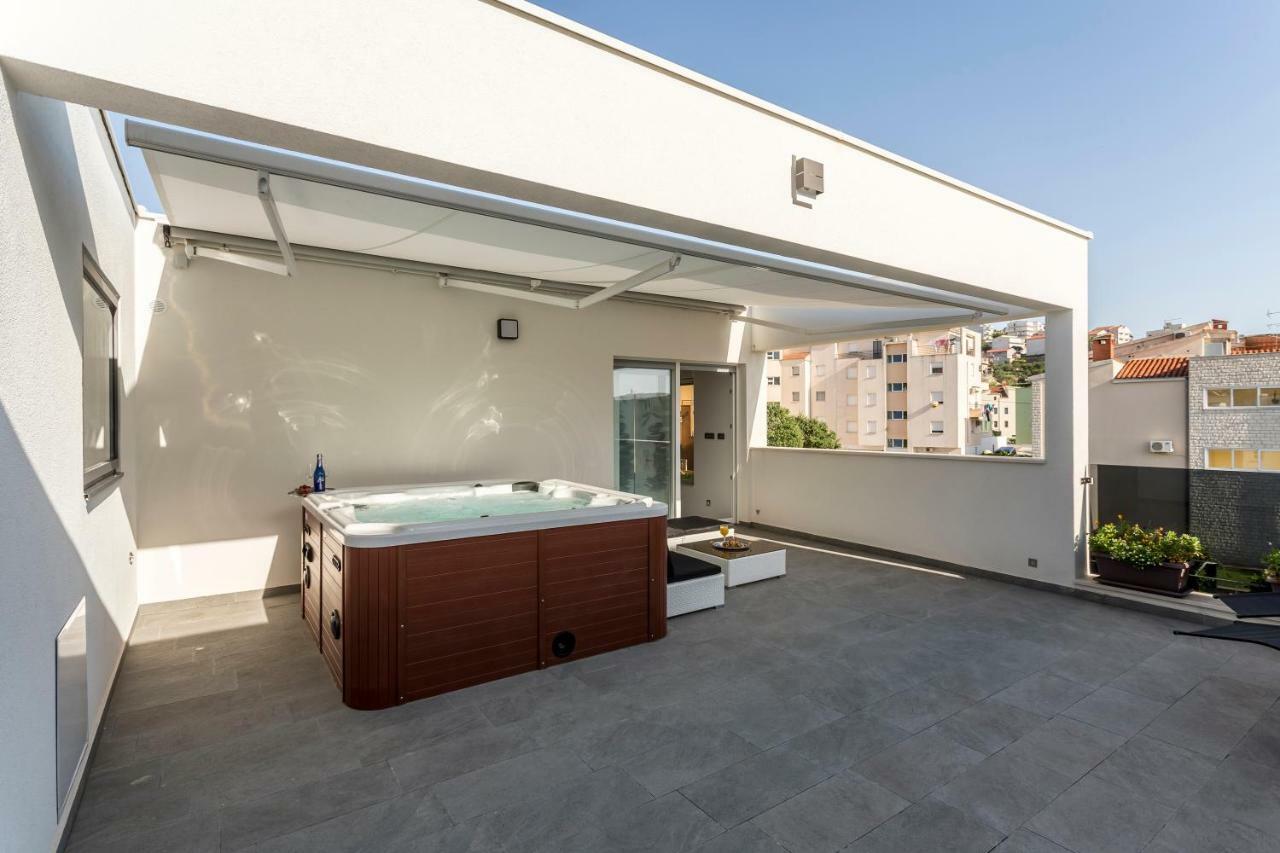 Sea Pearl Luxury Apartment โปดสตรานา ภายนอก รูปภาพ