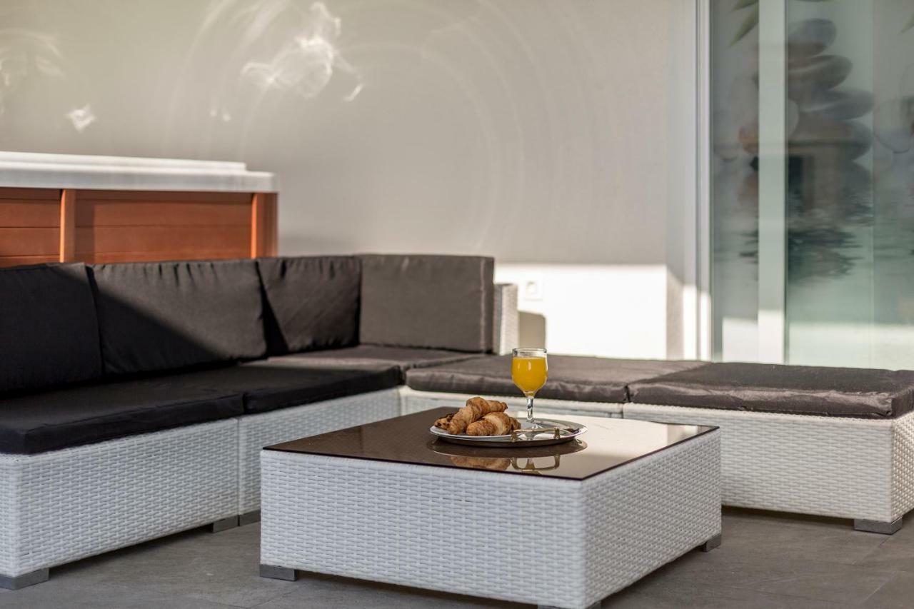 Sea Pearl Luxury Apartment โปดสตรานา ภายนอก รูปภาพ
