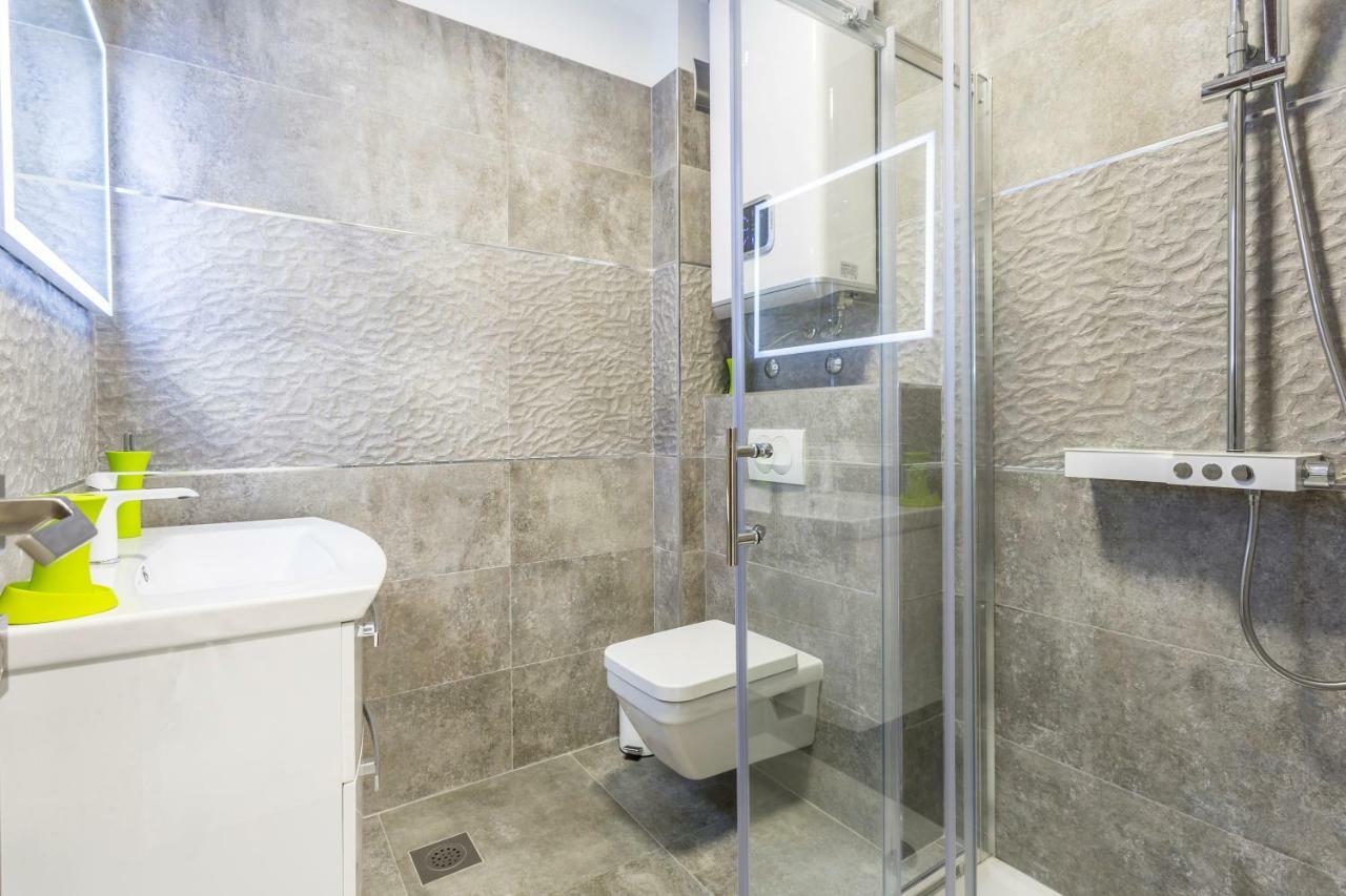Sea Pearl Luxury Apartment โปดสตรานา ภายนอก รูปภาพ