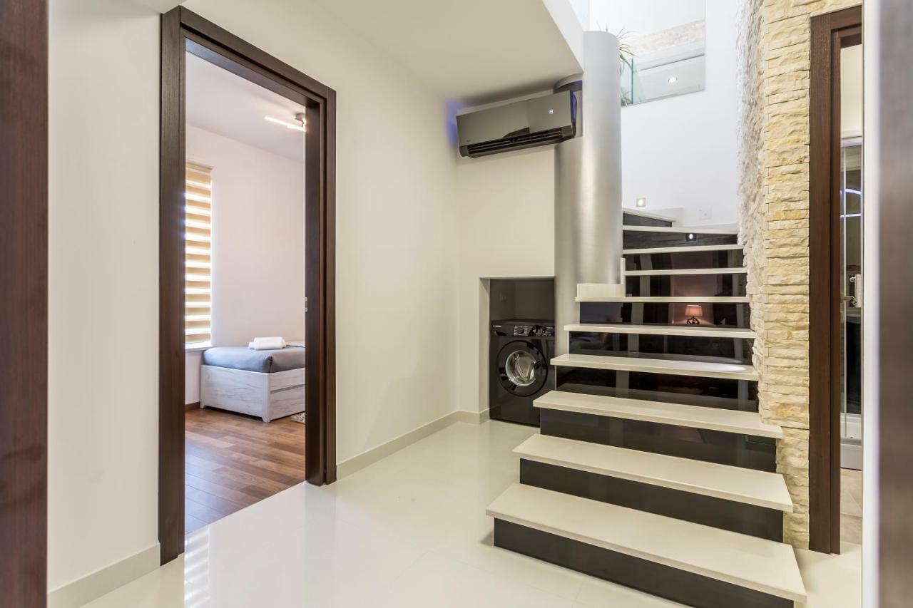 Sea Pearl Luxury Apartment โปดสตรานา ภายนอก รูปภาพ