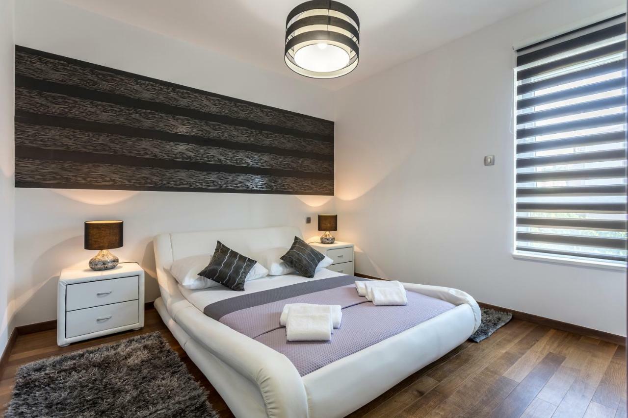 Sea Pearl Luxury Apartment โปดสตรานา ภายนอก รูปภาพ